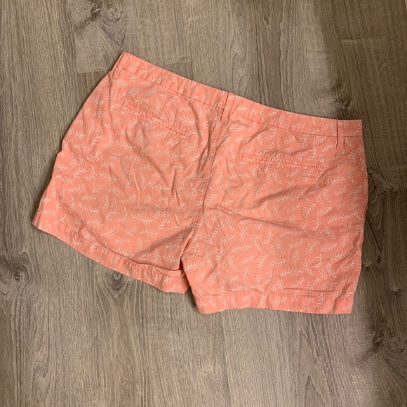 Women’s Old Navy Shorts - Picture 2 of 3